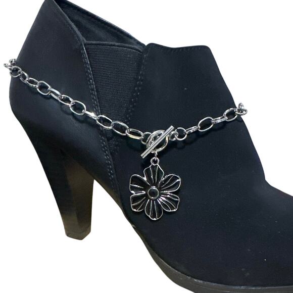 Womens Boot Chain Silver Tone w/flower pendant that can be worn on any side. NWT - Picture 1 of 6
